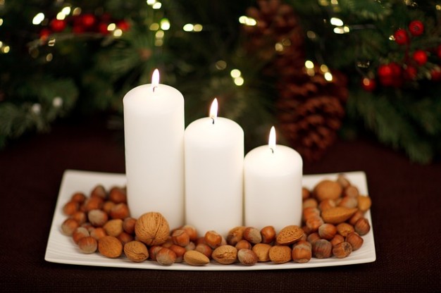 advent-christmas-almond-candle-decoration-festive_121-21933